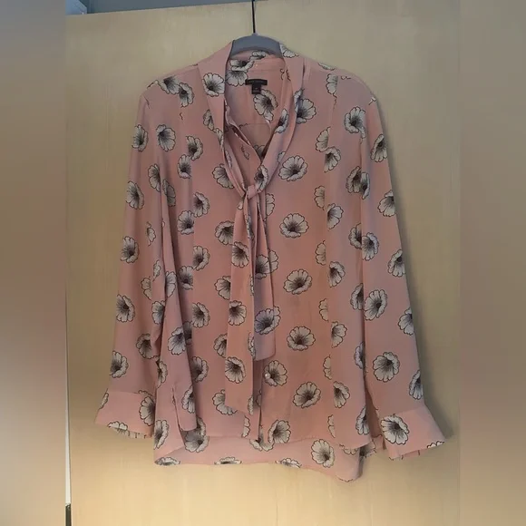 Ann Taylor Pink Floral Button Down Shirt - Picture 5 of 7